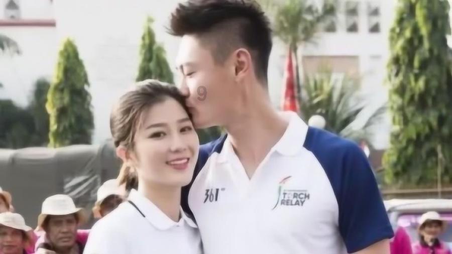 逃离黑与白的房间